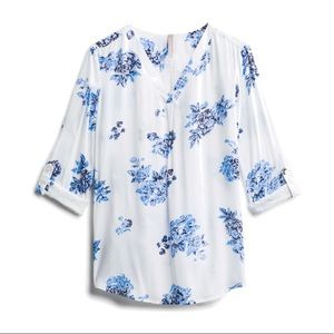 NWT Brina & Em Stitch Fix White blue floral XL Top